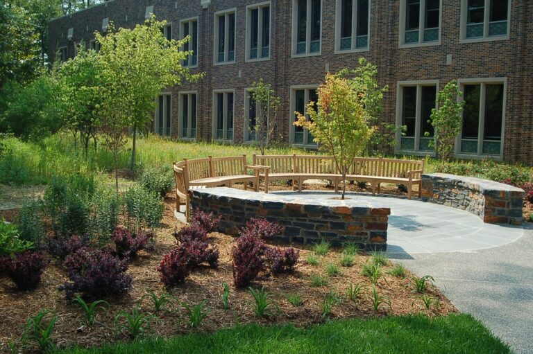 A side view of The Pratt Memorial at Duke Pratt School of Engineering hardscape design